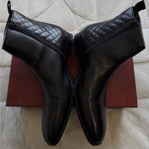 $495 Mezlan Quilted Black Leather Side Zip Ankle Boots 11